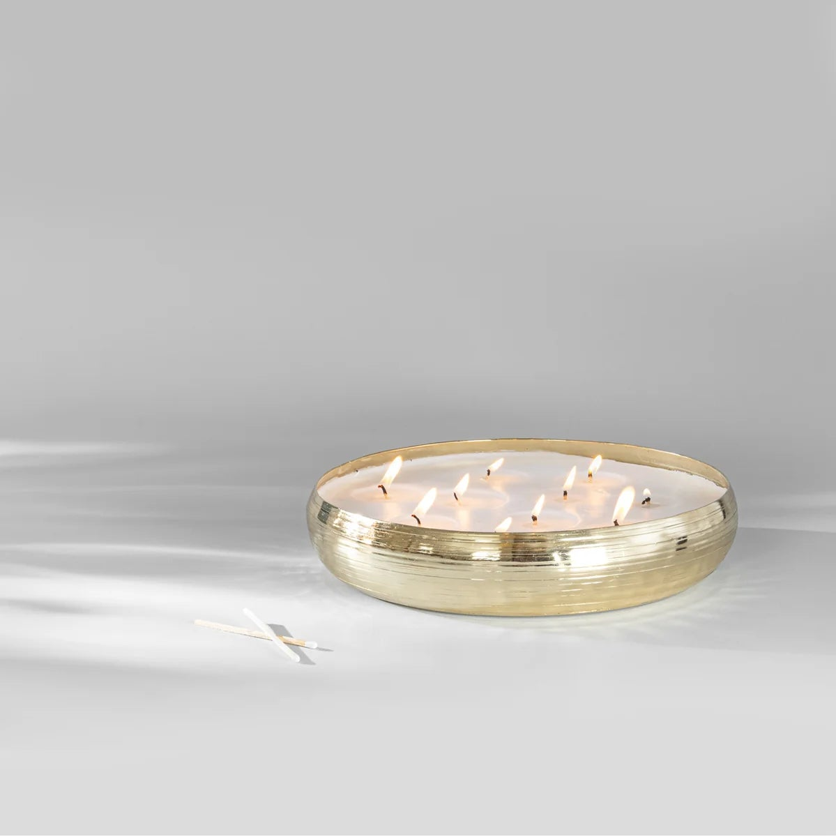 CD325- Doft Jali Tray Candle Gold Oud Rose