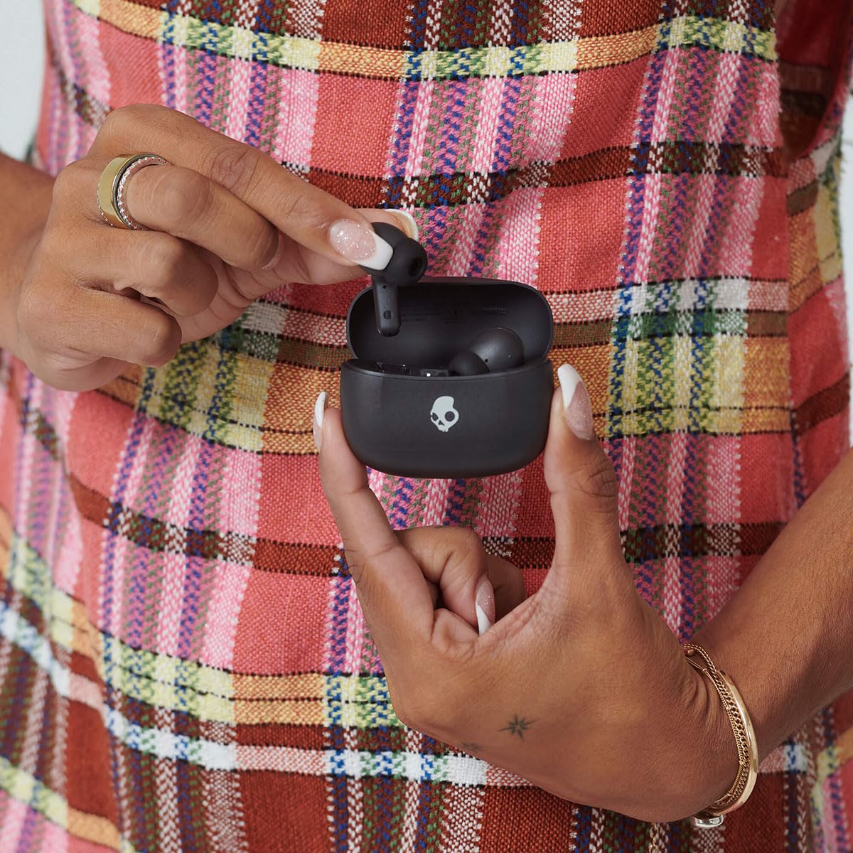 ED310- Skullcandy Uproar Wireless Earbuds