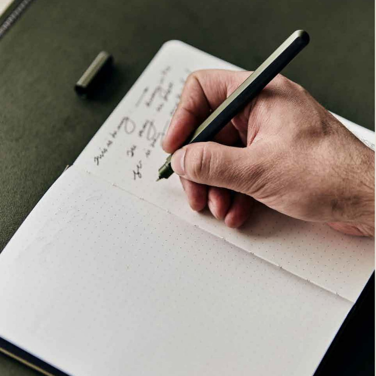 BSV113 - NOOE AL Blade Pen - lifestyle image