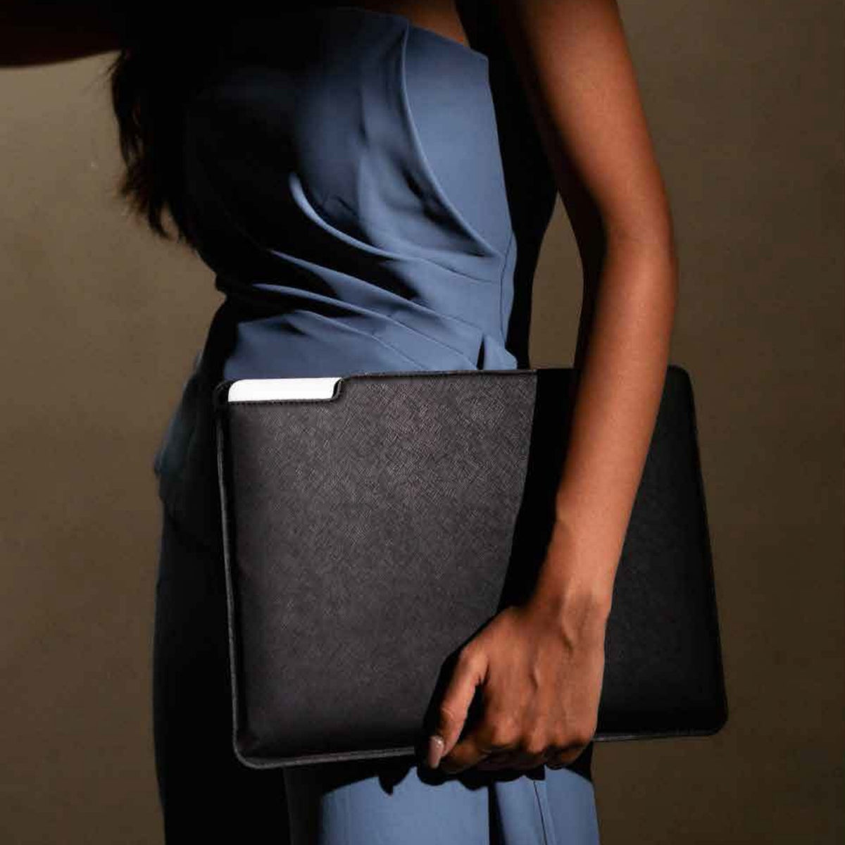 BSV122 - NOOE Archive Laptop Sleeve - lifestyle image