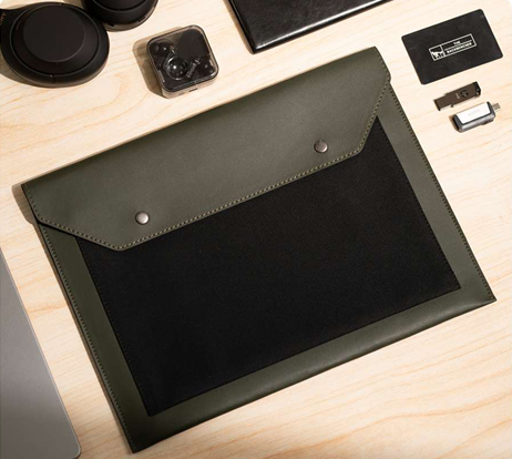 BSB118- Backbencher Bruce Laptop Sleeve