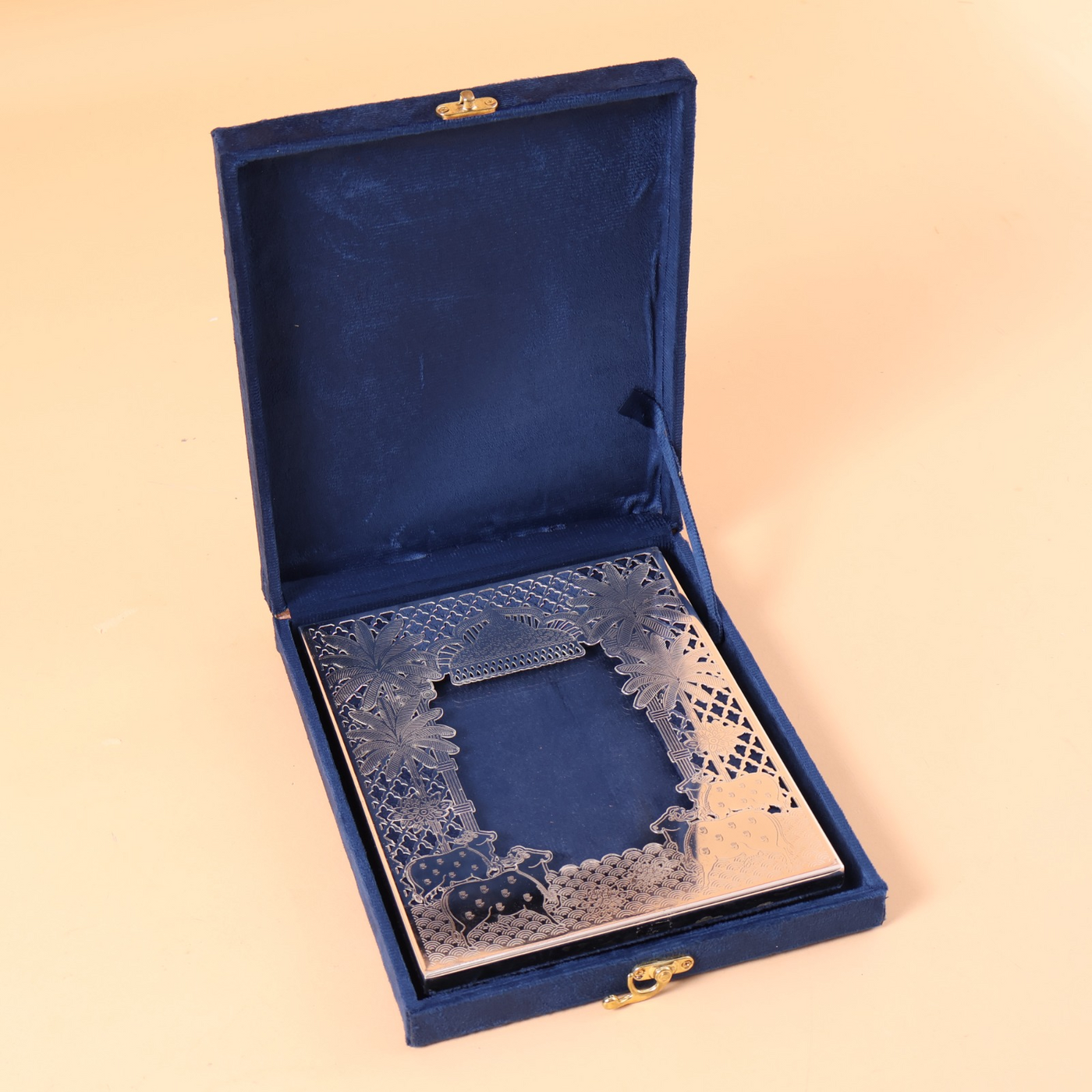 CD275 silver decorative photo frame in presentation box