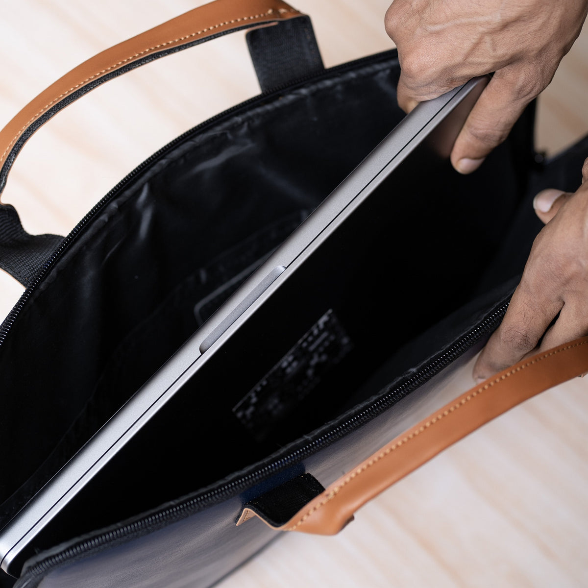 BSB07- Backbencher Folio Pro Laptop Sleeve