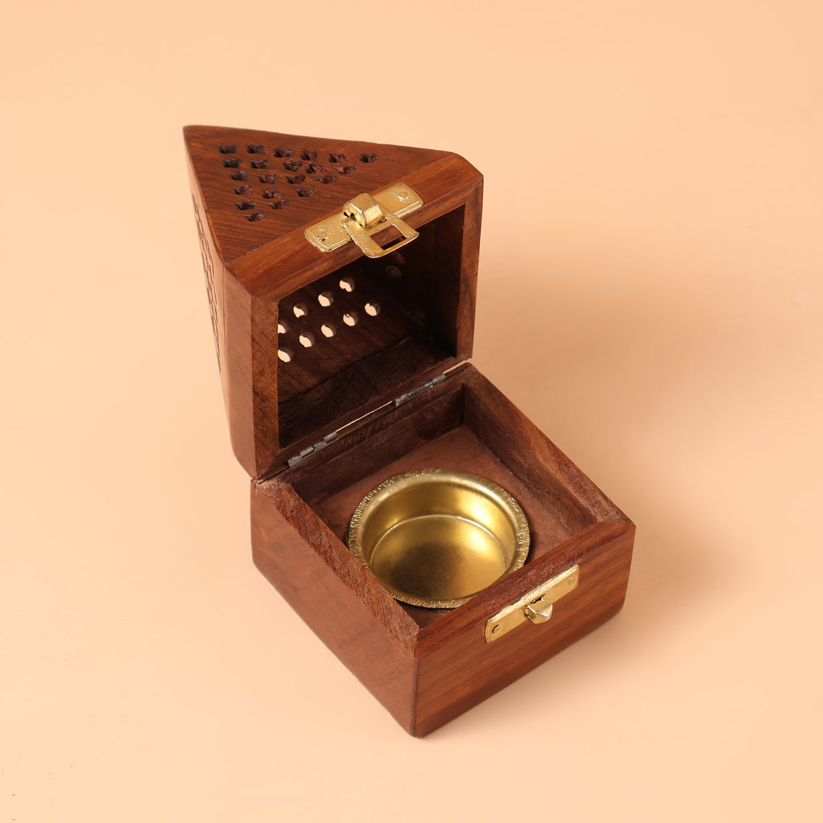 CD668- Wooden Holder