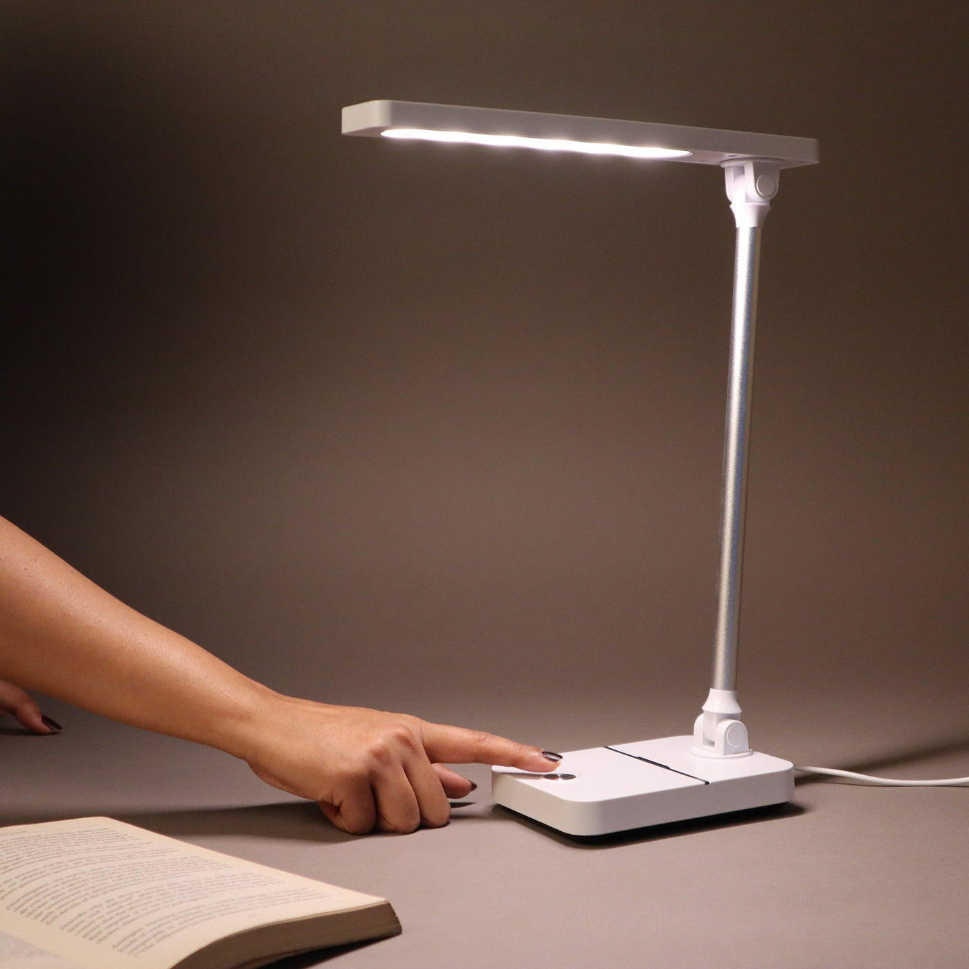 ED160- Foldable Desk Lamp