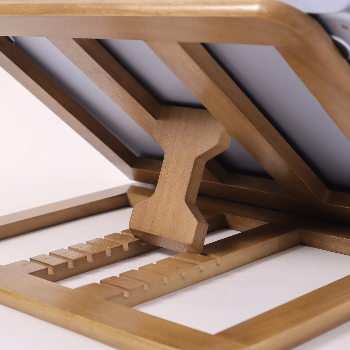 STD06- Tiltory Wooden Laptop Stand
