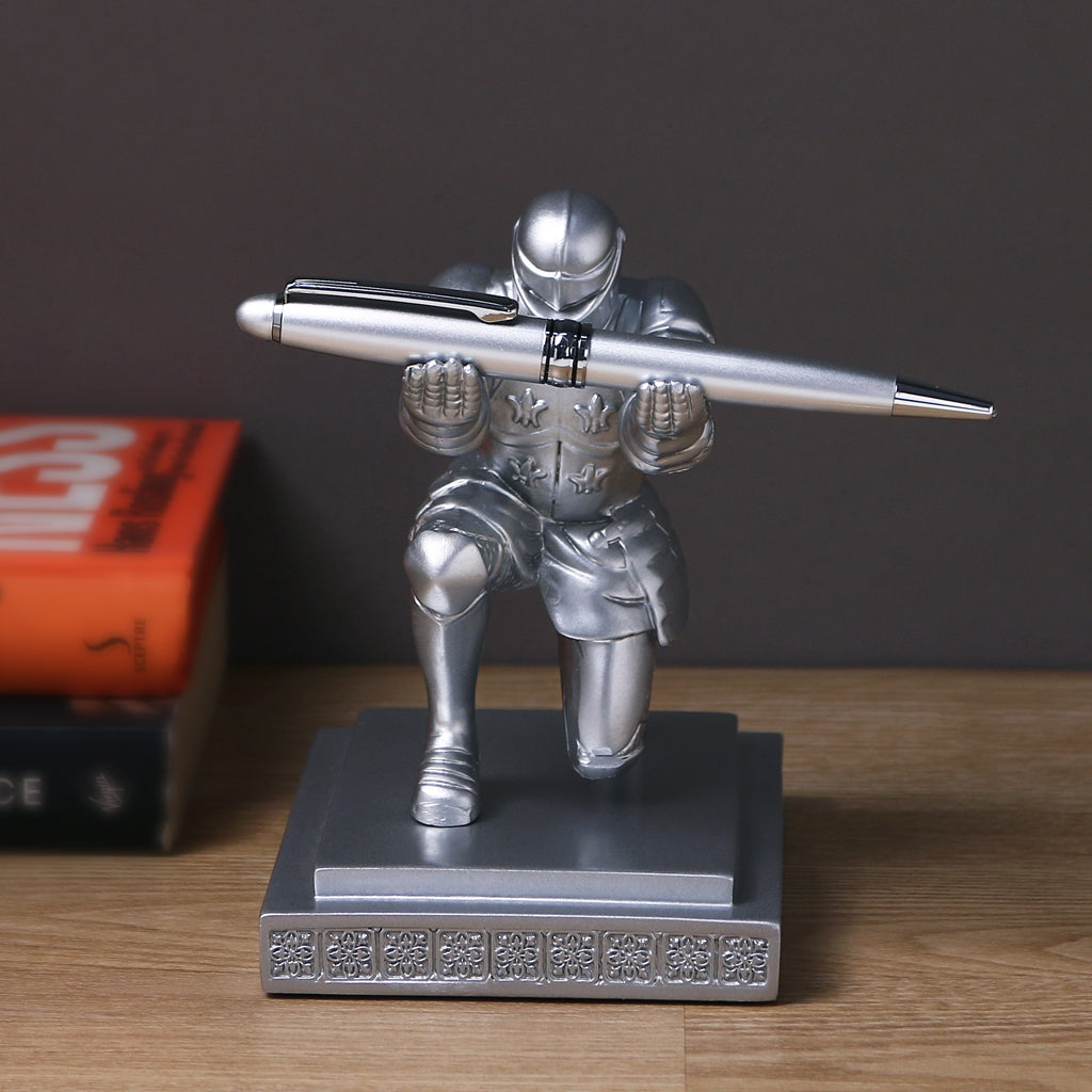 Bigsmall Knight Pen Holder