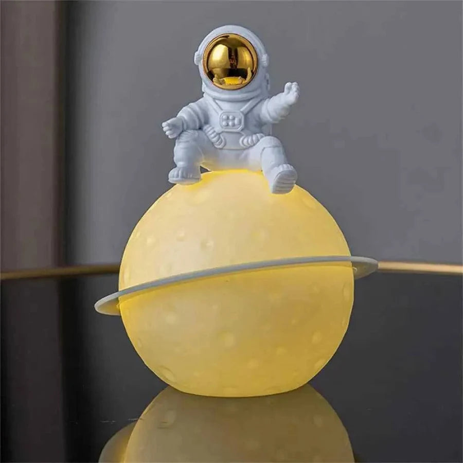 ED23- Astronaut Saturn Night Light Lamp
