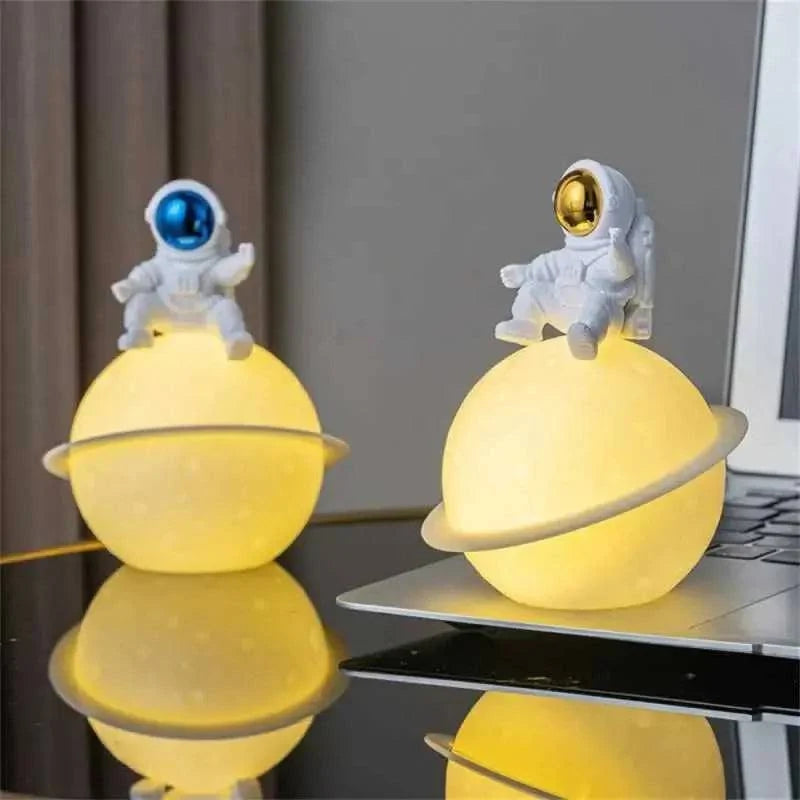 ED23- Astronaut Saturn Night Light Lamp
